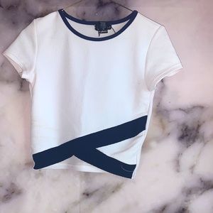 Petit crop top